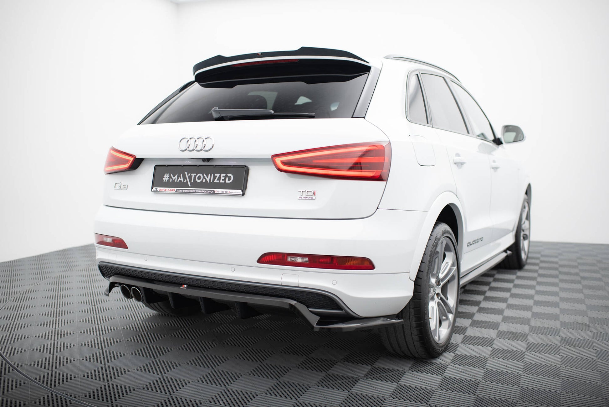 Maxton Hinten Splitter (mit einem vertikalem balken) Audi Q3 S-line 8U schwarz Hochglanz