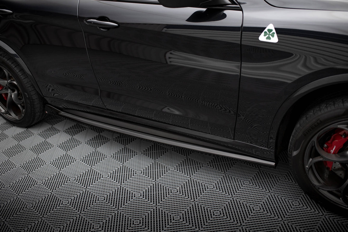 Maxton Seitenschweller Ansatz für Alfa Romeo Stelvio Quadrifoglio Mk1 schwarz Hochglanz