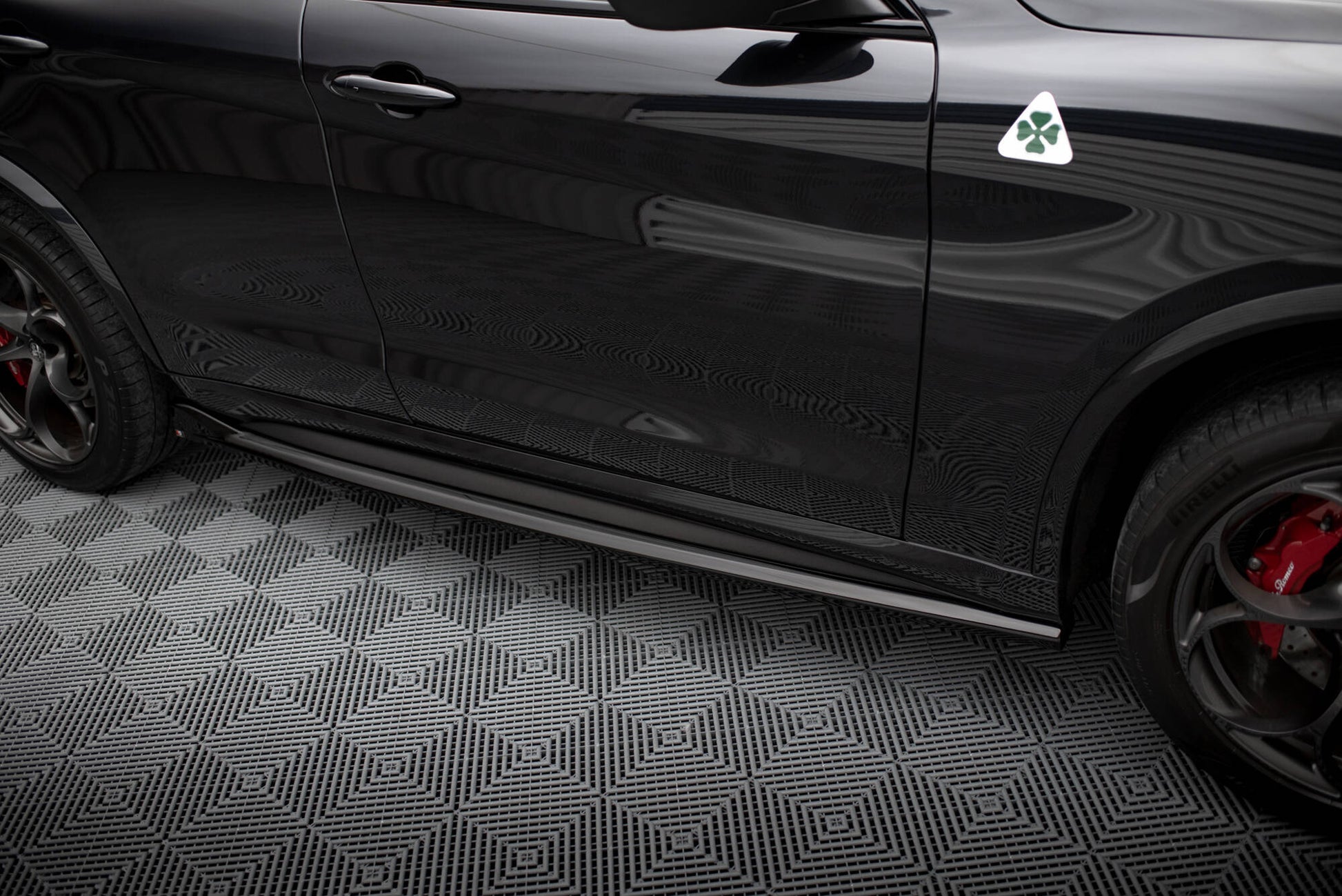 Maxton Seitenschweller Ansatz für Alfa Romeo Stelvio Quadrifoglio Mk1 schwarz Hochglanz