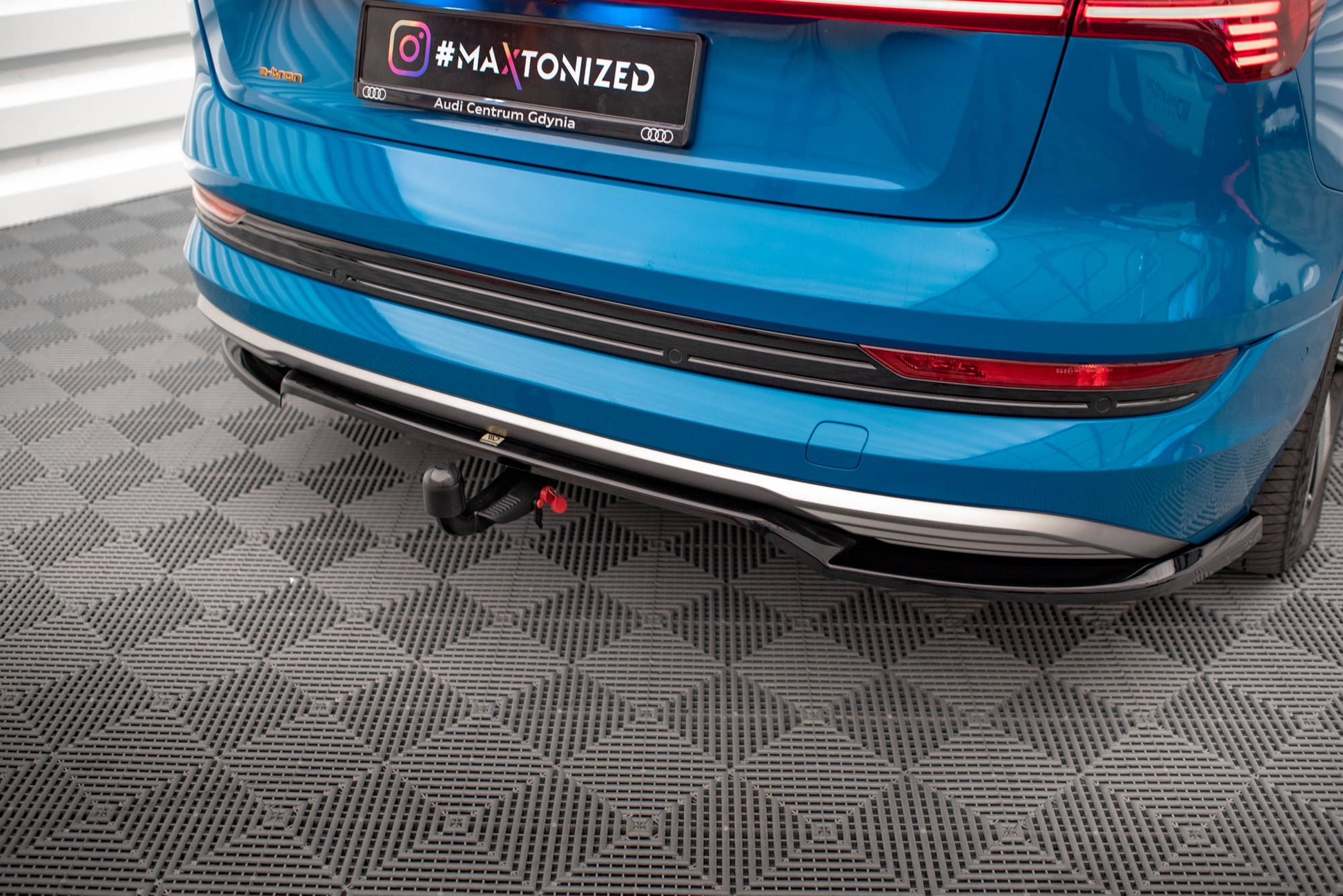 Maxton Mittlerer Diffusor Heck Ansatz DTM Look für Audi e-tron schwarz Hochglanz
