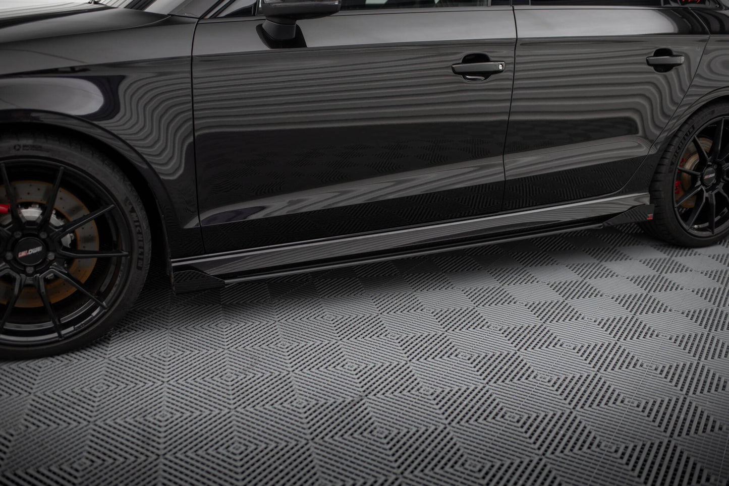 Maxton Street Pro Seitenschweller Ansatz für V.1 für + Flaps Audi RS3 Limousine 8V Facelift schwarz Hochglanz