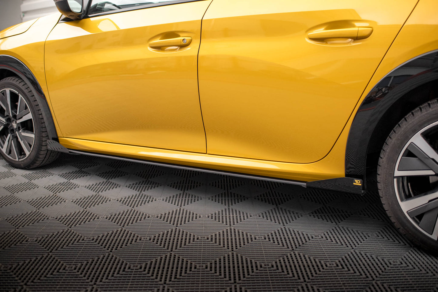 Maxton Street Pro Seitenschweller Ansatz für + Flaps Peugeot 208 GT Mk2 schwarz Hochglanz