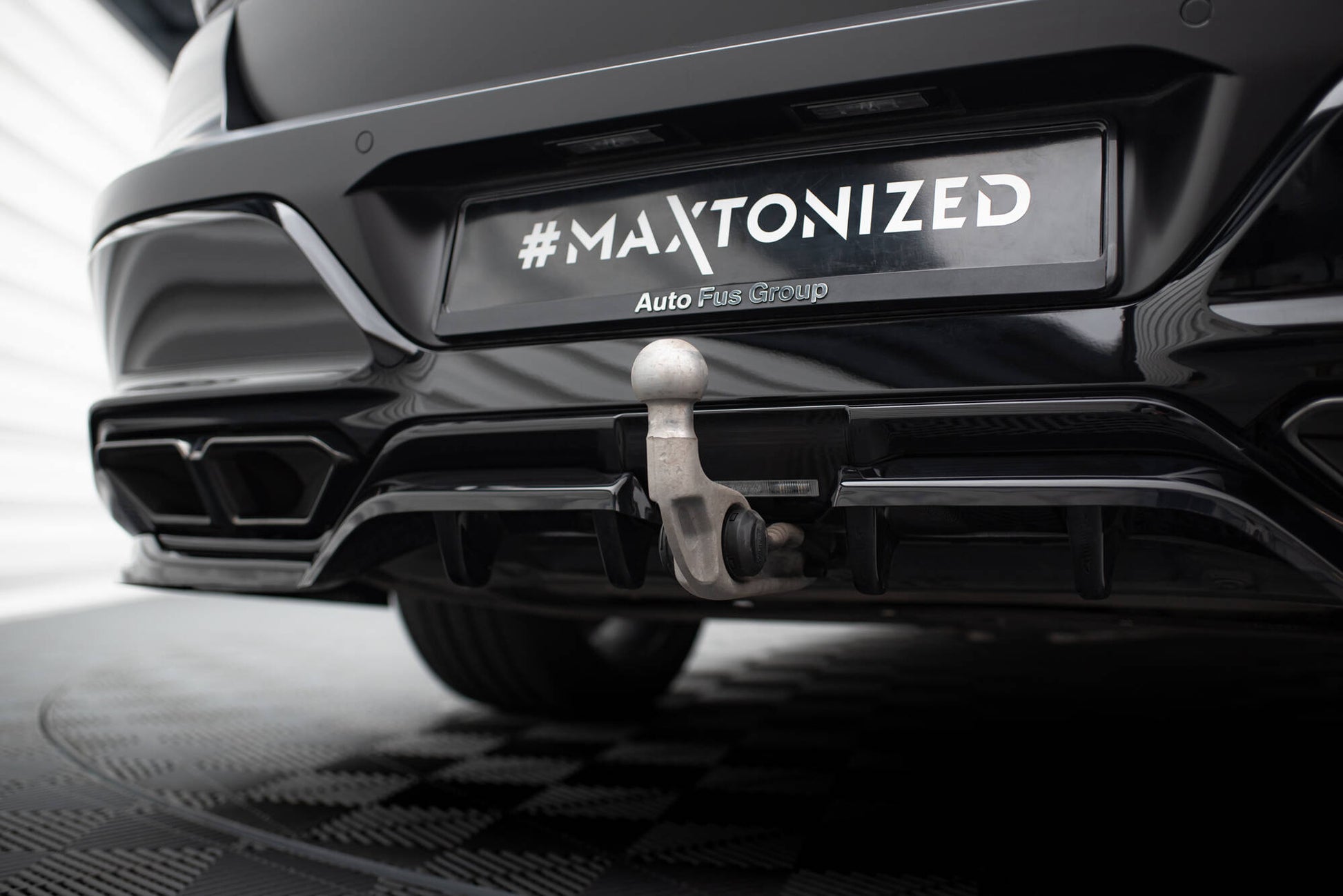 Maxton Mittlerer Diffusor Heck Ansatz DTM Look für BMW M760e G70 schwarz Hochglanz