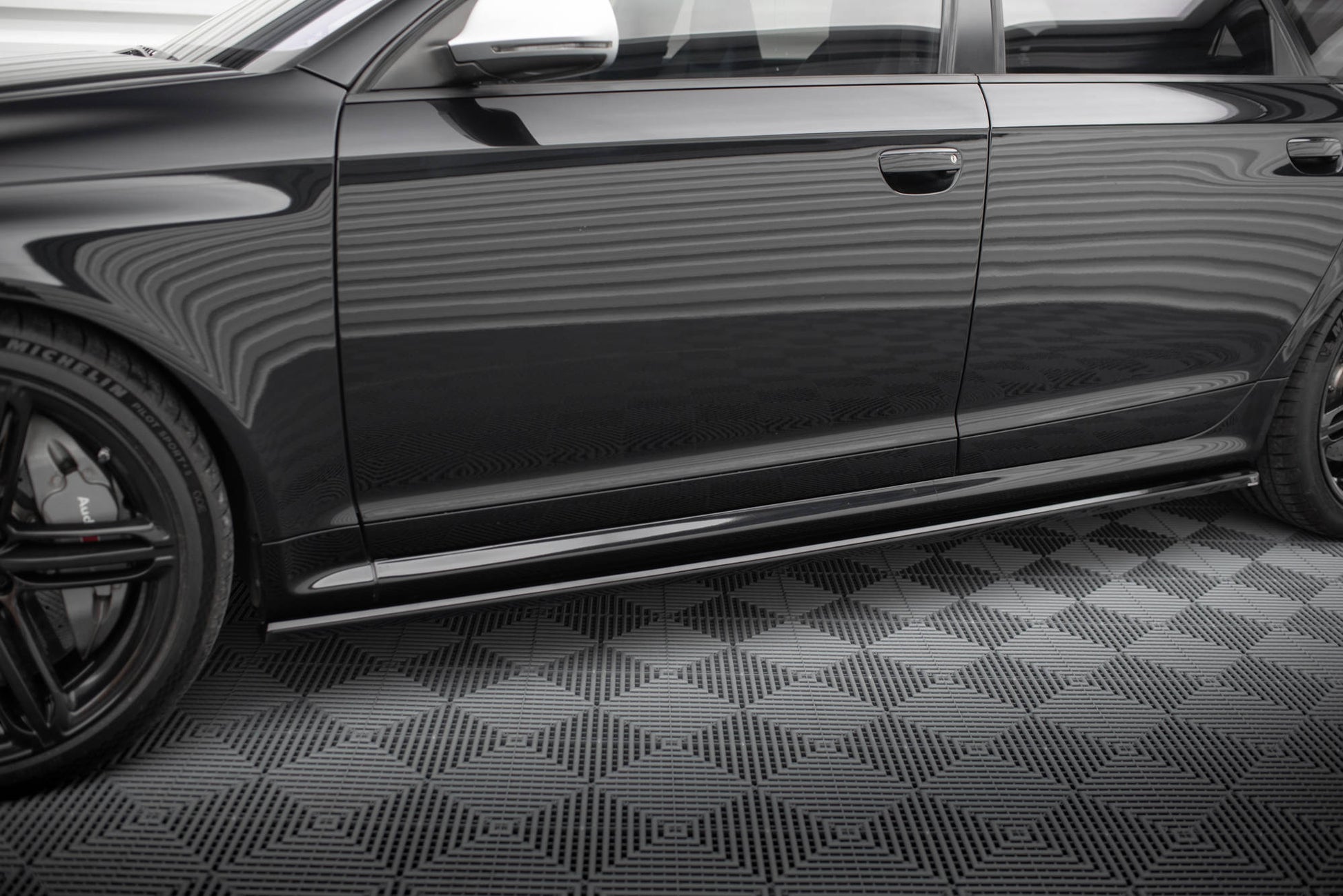Maxton Seitenschweller Ansatz für V.2 für Audi RS6 Avant C6 schwarz Hochglanz