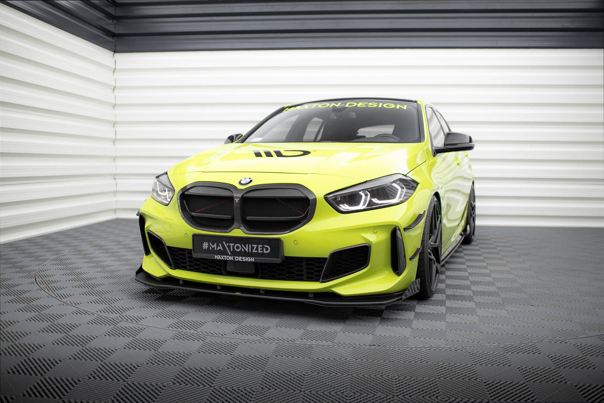 Maxton Street Pro Front Ansatz für +Flaps für + Flaps BMW 1er F40 M-Paket / M135i schwarz Hochglanz