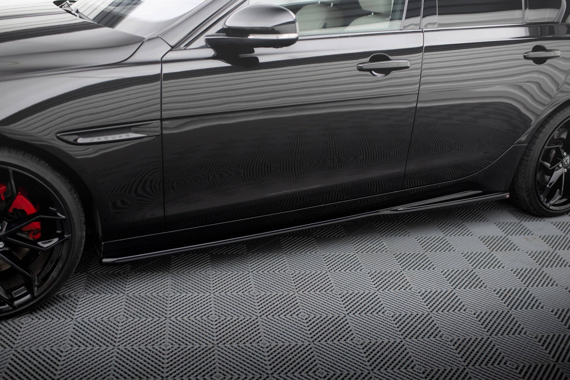 Maxton Seitenschweller Ansatz für Jaguar XE X760 Facelift schwarz Hochglanz