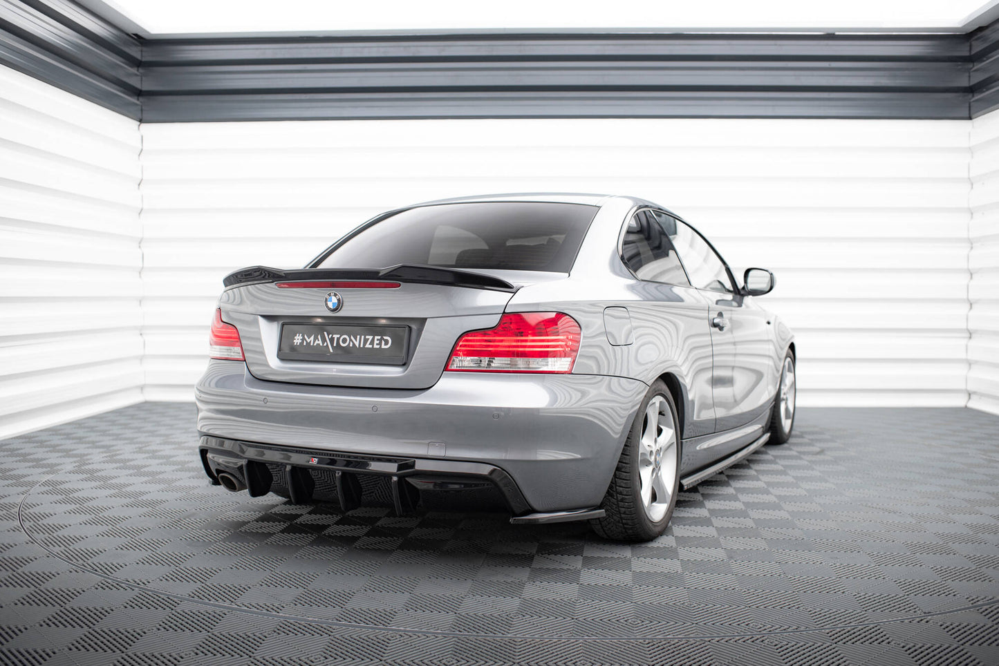 Maxton Spoiler CAP für 3D BMW 1er M-Paket E82 schwarz Hochglanz