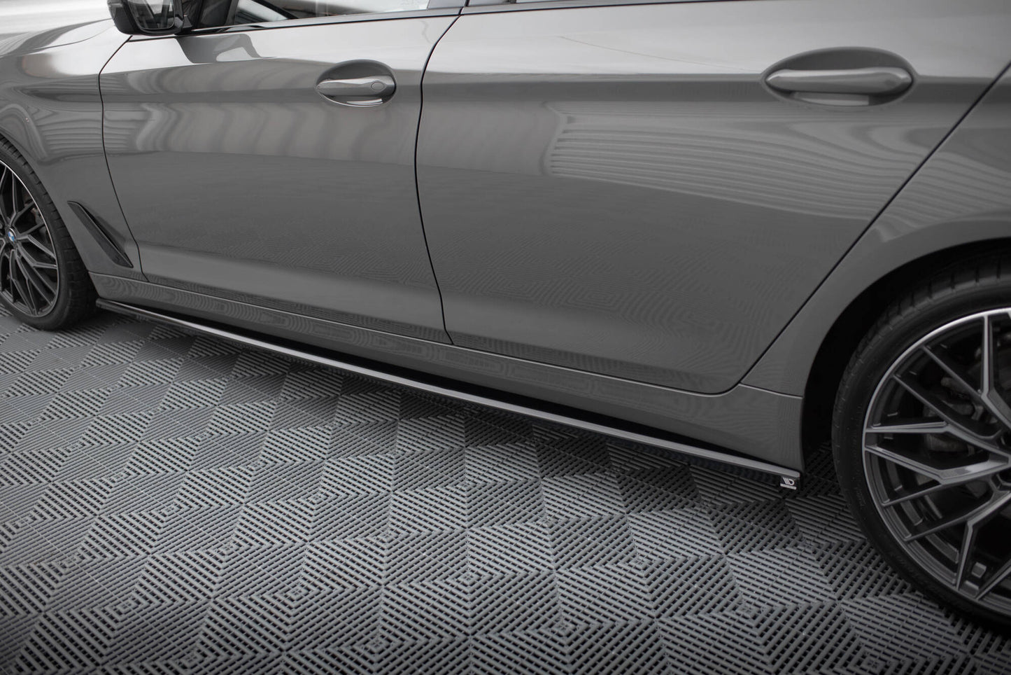 Maxton Seitenschweller Ansatz für BMW 5er G30 / G31 Facelift schwarz Hochglanz