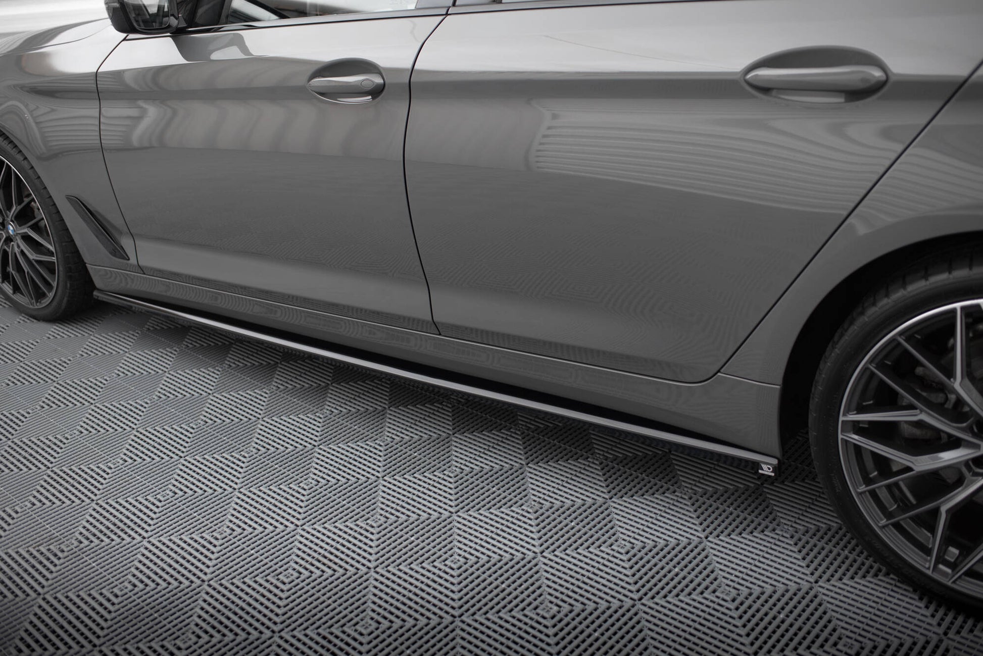 Maxton Seitenschweller Ansatz für BMW 5er G30 / G31 Facelift schwarz Hochglanz