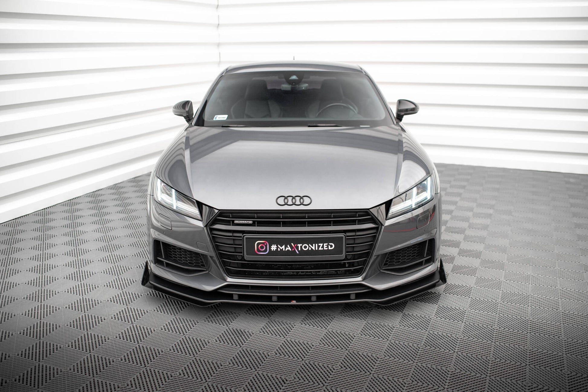 Maxton Street Pro Front Ansatz für +Flaps für + Flaps Audi TT S / S-Line 8S schwarz Hochglanz