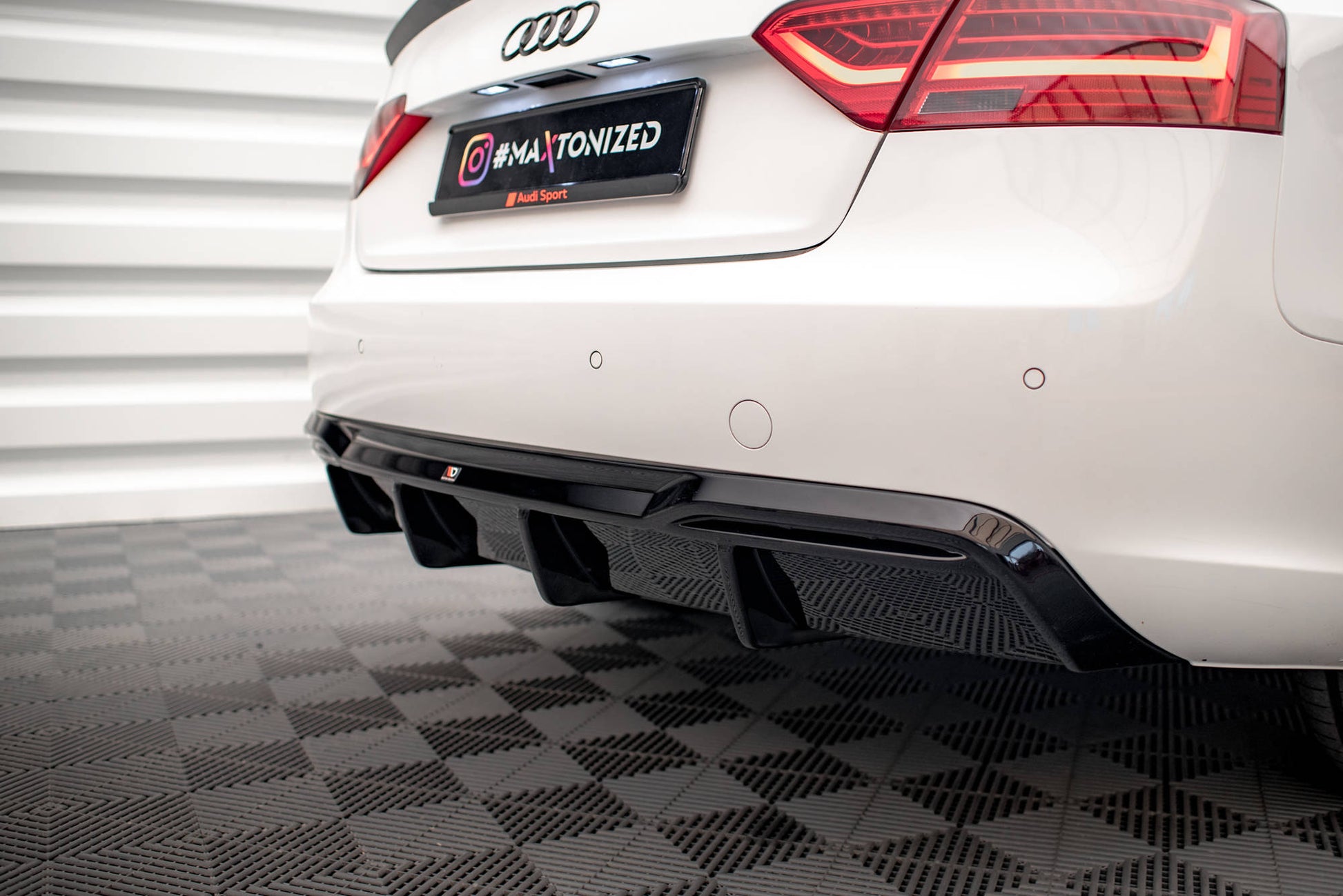 Maxton Diffusor Heck Ansatz für Audi A5 Coupe 8T Facelift (Version mit Doppelauspuff auf einer Seite)