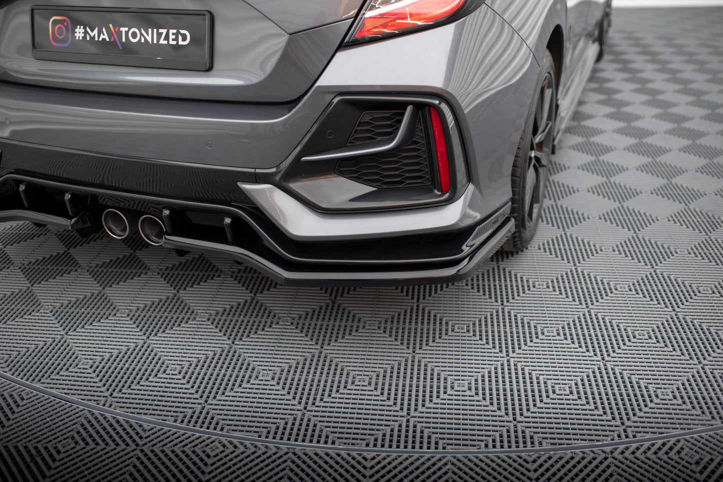 Maxton Mittlerer Diffusor Heck Ansatz DTM Look für Honda Civic Sport Mk 10 Facelift schwarz Hochglanz