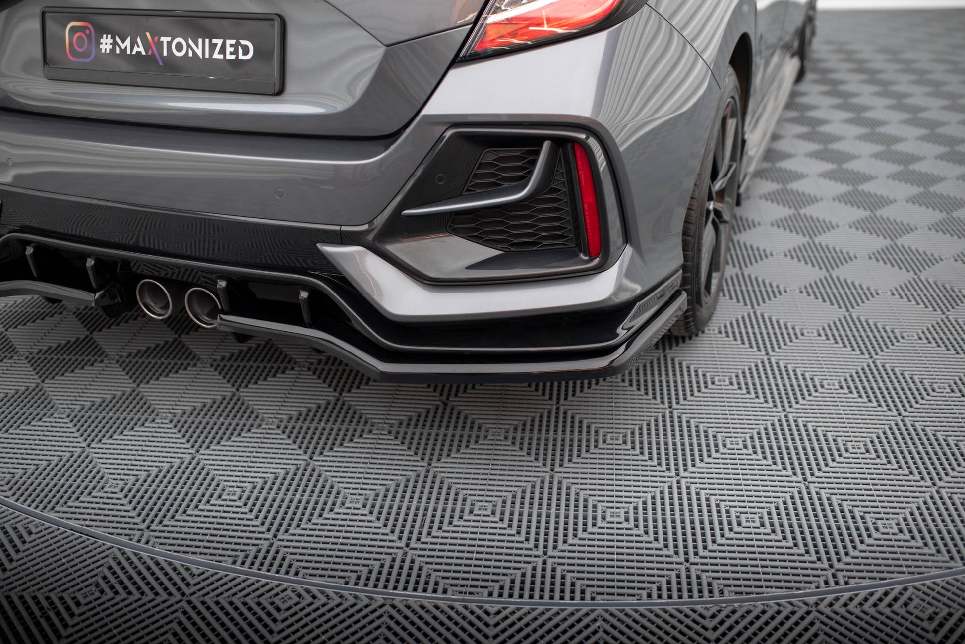 Maxton Mittlerer Diffusor Heck Ansatz DTM Look für Honda Civic Sport Mk 10 Facelift schwarz Hochglanz