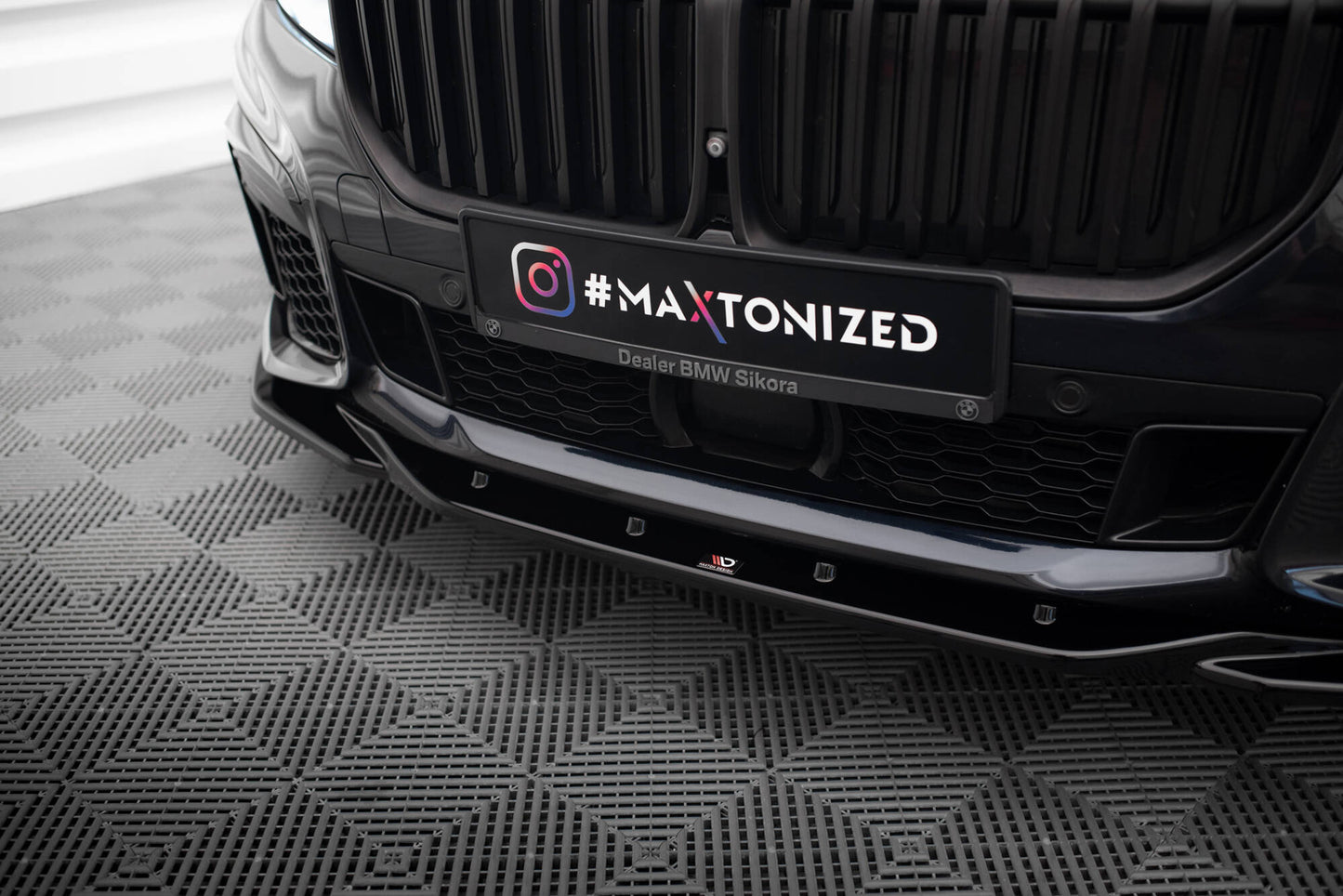 Maxton Front Ansatz V.3 für BMW 7 G11 M-Paket Facelift schwarz Hochglanz