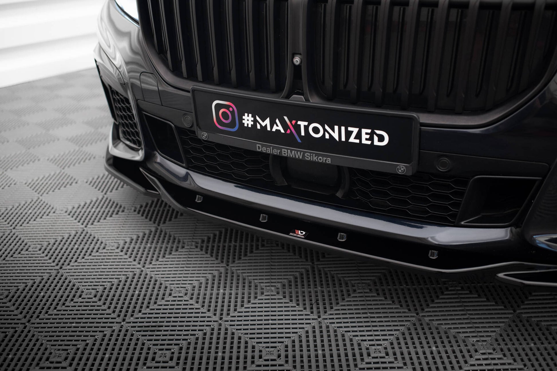Maxton Front Ansatz V.3 für BMW 7 G11 M-Paket Facelift schwarz Hochglanz