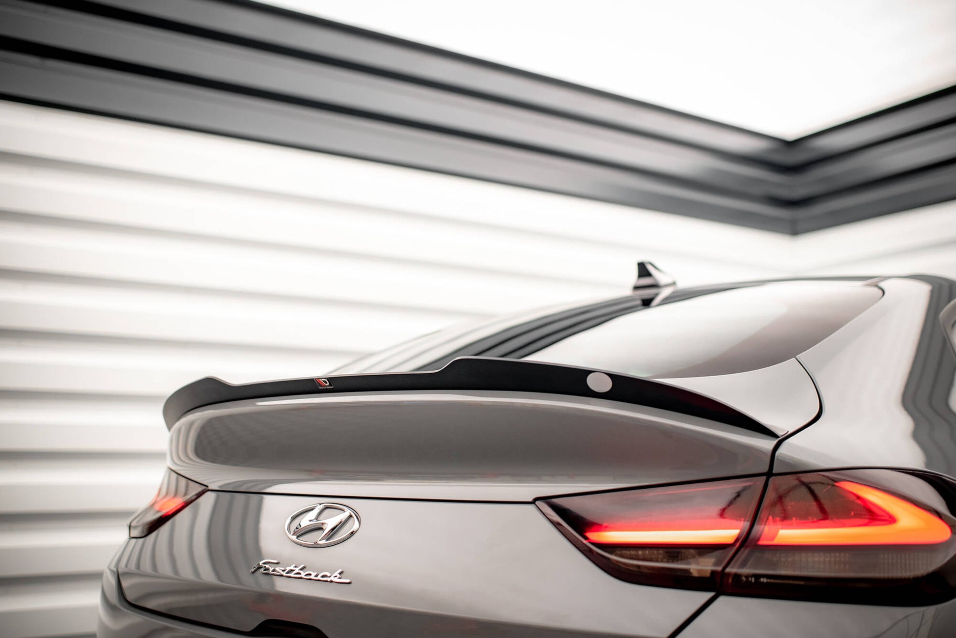 Maxton Spoiler CAP für Hyundai I30 Fastback N-Line Mk3 Facelift schwarz Hochglanz