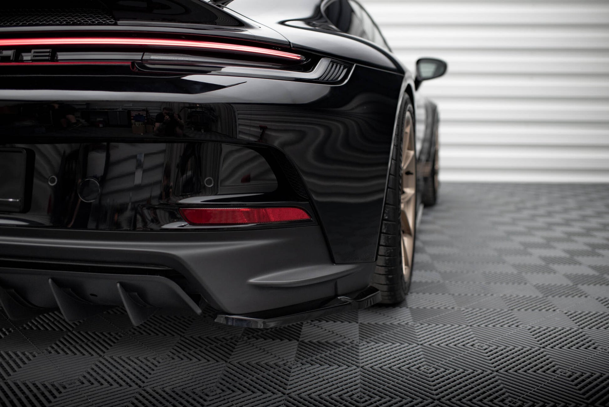 Maxton Heck Ansatz Flaps Diffusor für Porsche 911 992 GT3 schwarz Hochglanz