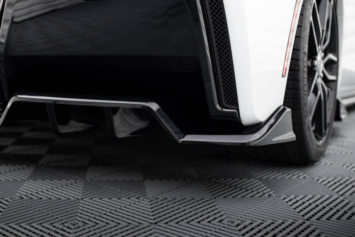 Maxton Mittlerer Diffusor Heck Ansatz DTM Look für + Heck Ansatz Flaps Diffusor für Chevrolet Corvette C7 schwarz Hochglanz