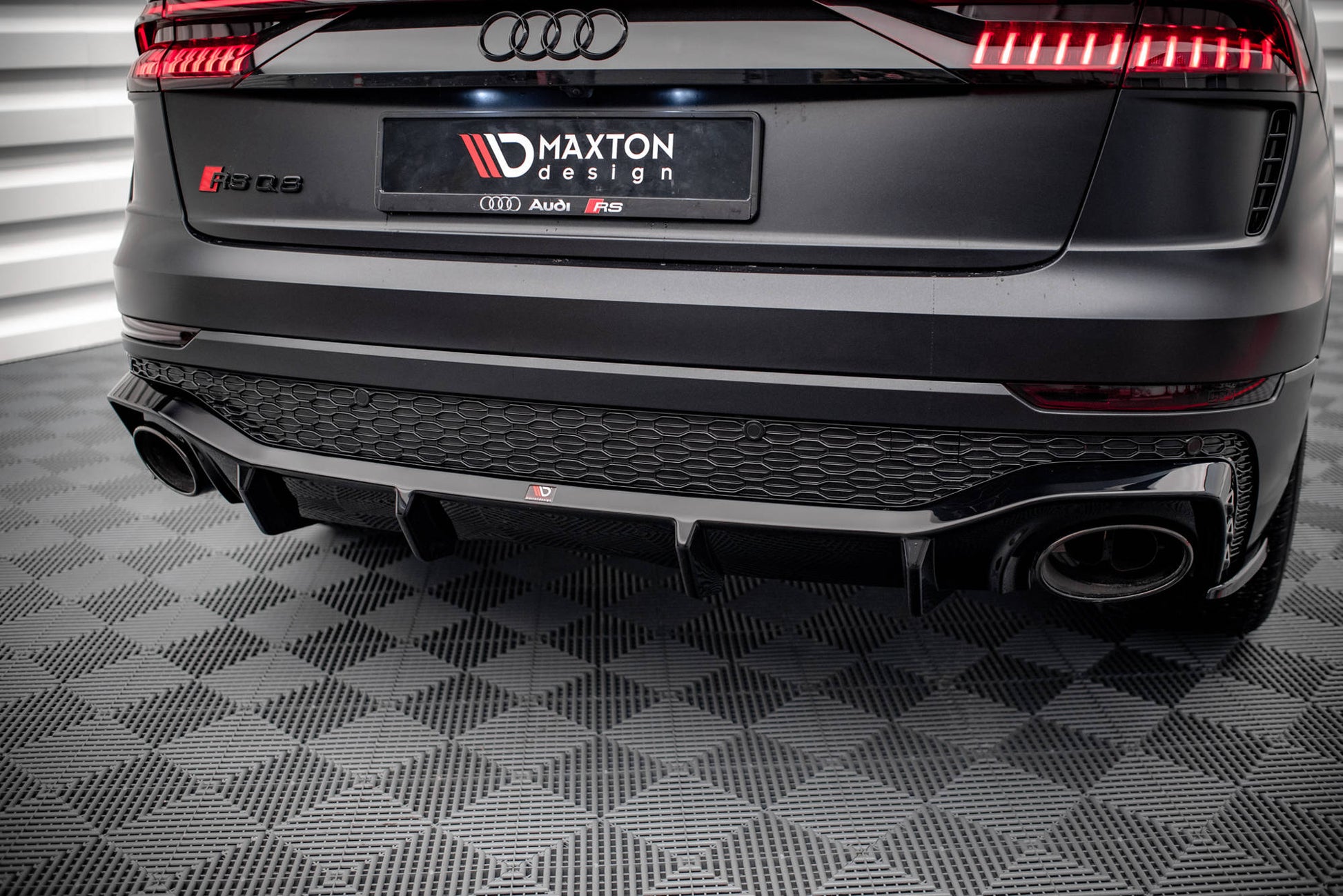 Maxton Diffusor Heck Ansatz für Audi RSQ8 Mk1 schwarz Hochglanz