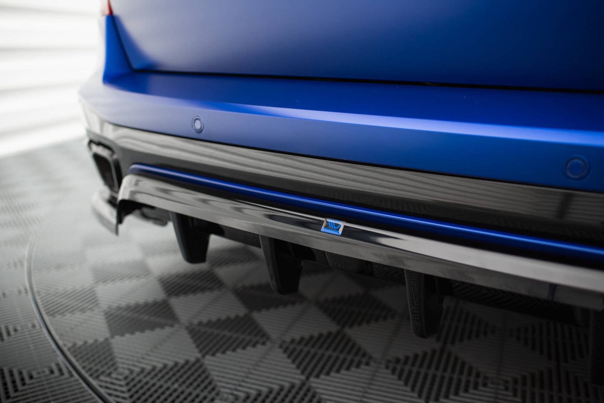 Maxton Mittlerer Diffusor Heck Ansatz DTM Look für V.2 BMW X5 M-Paket G05 Facelift schwarz Hochglanz