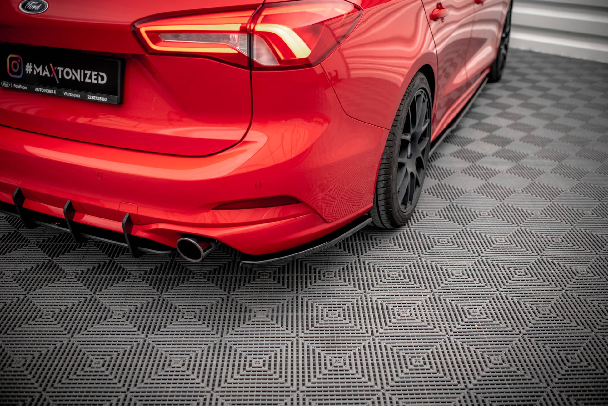 Maxton Heck Ansatz Flaps Diffusor V.5 für Ford Focus Kombi ST Mk4 schwarz Hochglanz