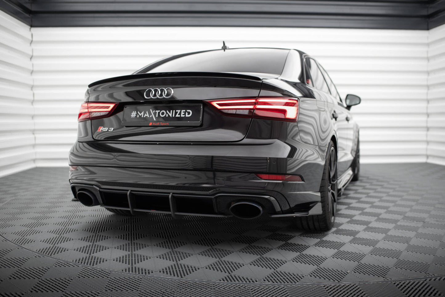 Maxton Street Pro Heck Ansatz Flaps Diffusor +Flaps für Audi RS3 Limousine 8V Facelift schwarz Hochglanz