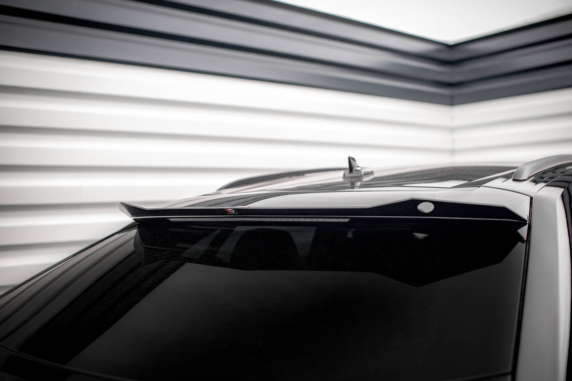 Maxton Höher Spoiler CAP für Lamborghini Urus Mk1 schwarz Hochglanz