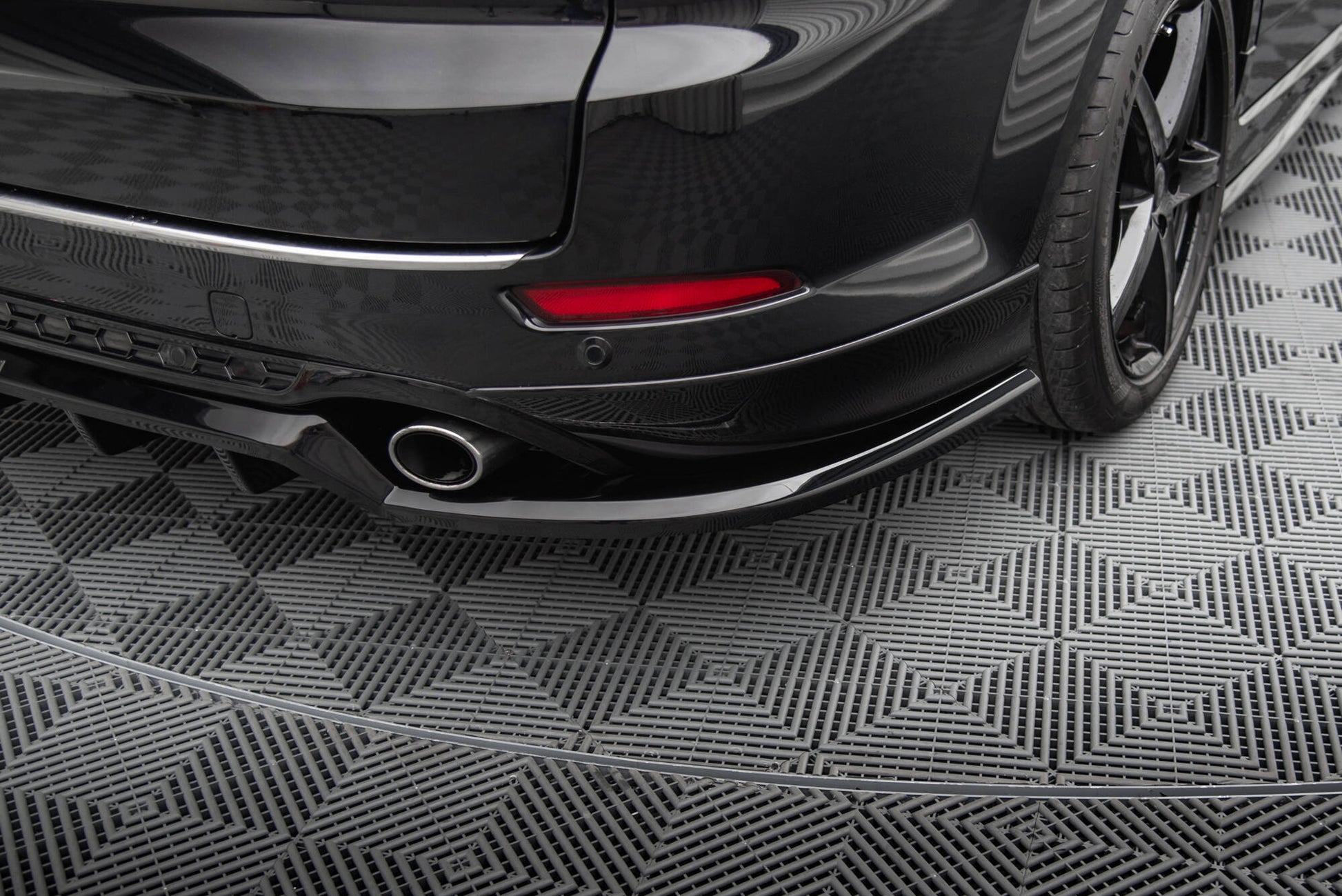 Maxton Mittlerer Diffusor Heck Ansatz DTM Look für Ford Mondeo ST-Line Mk4 Facelift schwarz Hochglanz