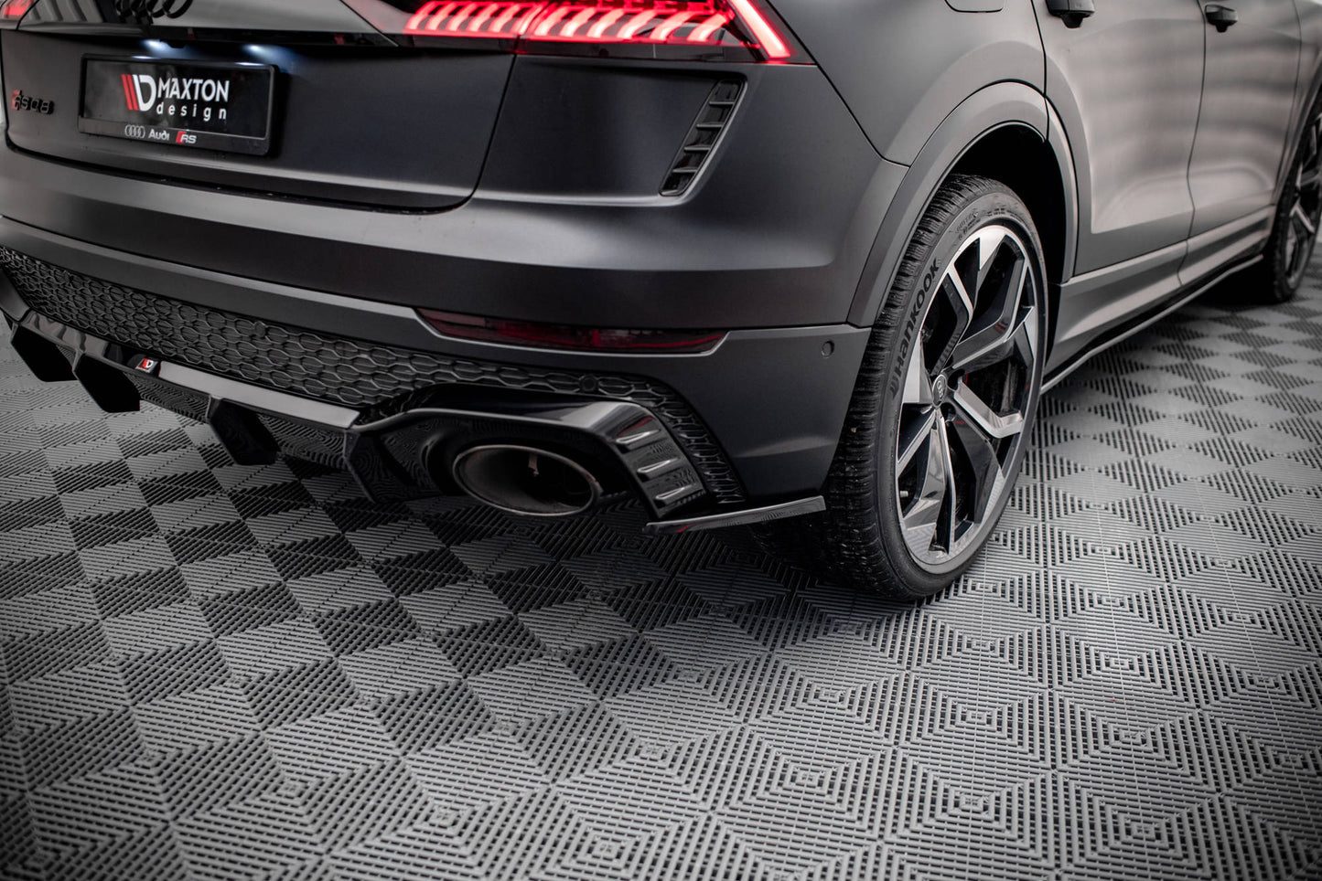 Maxton Heck Ansatz Flaps Diffusor V.2 für Audi RSQ8 Mk1 schwarz Hochglanz