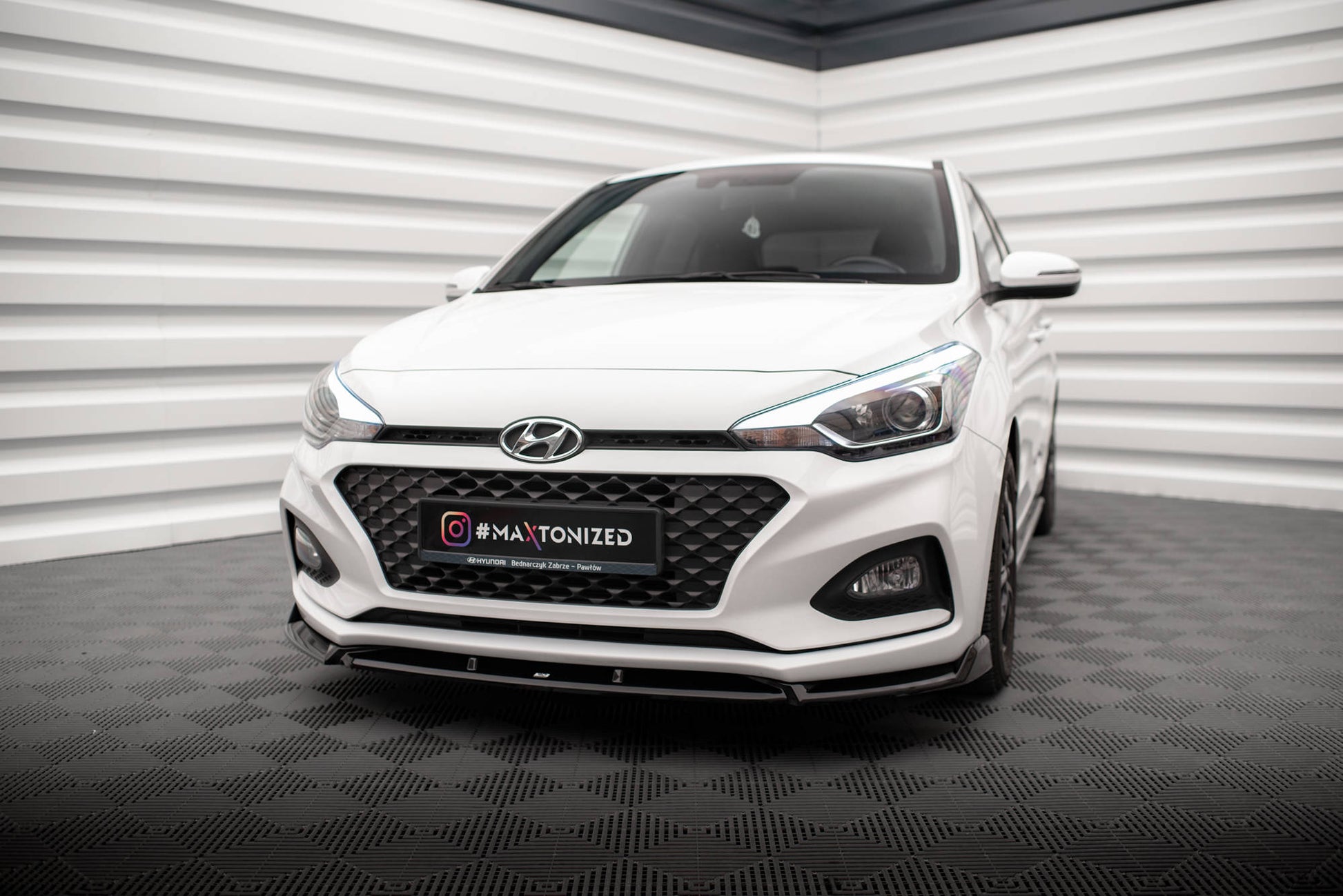 Maxton Front Ansatz V.2 für Hyundai I20 Mk2 Facelift schwarz Hochglanz