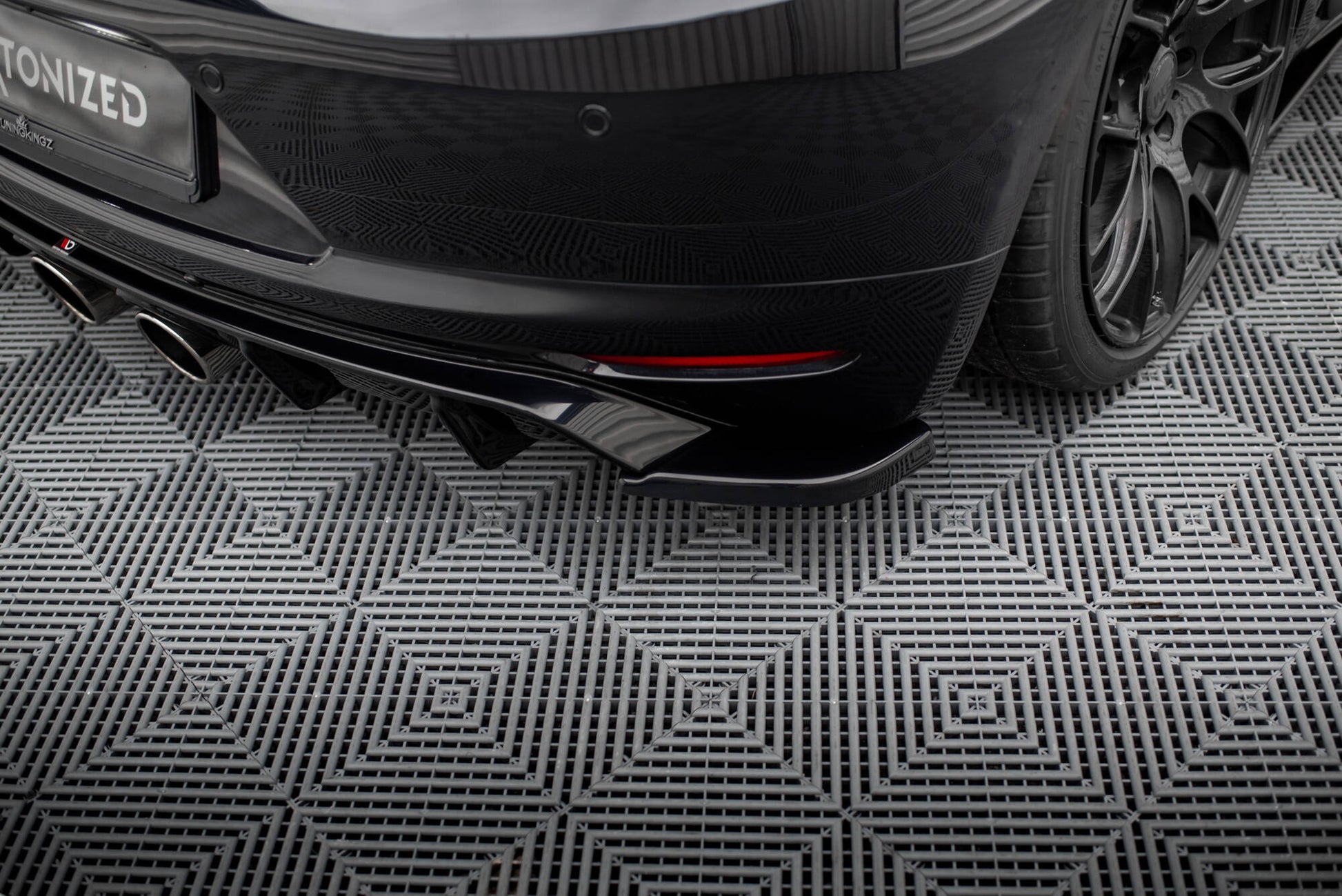 Maxton Heck Ansatz Flaps Diffusor V.2 für Volkswagen Scirocco Mk3  schwarz Hochglanz