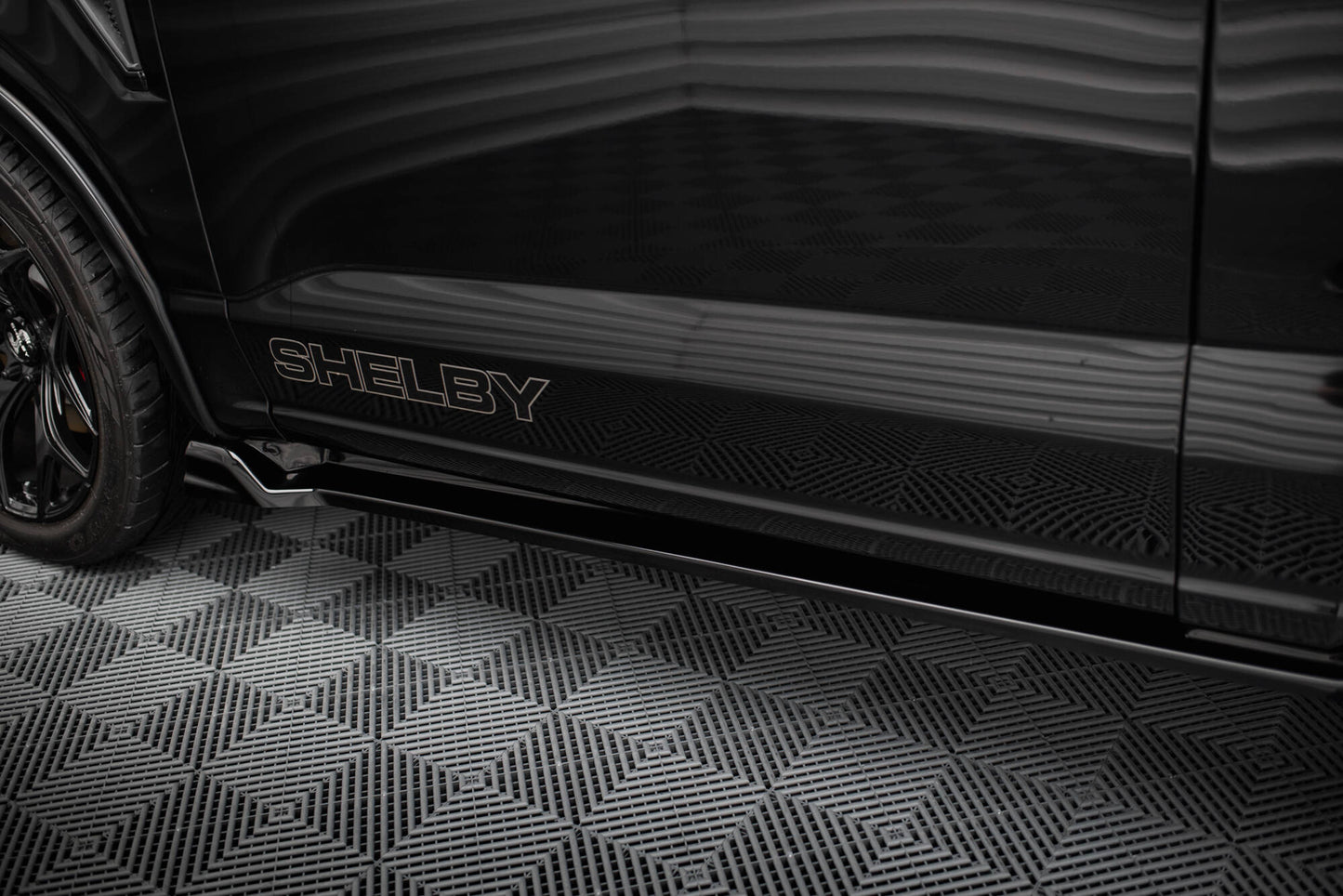 Maxton Seitenschweller Ansatz für Shelby F150 Super Snake schwarz Hochglanz