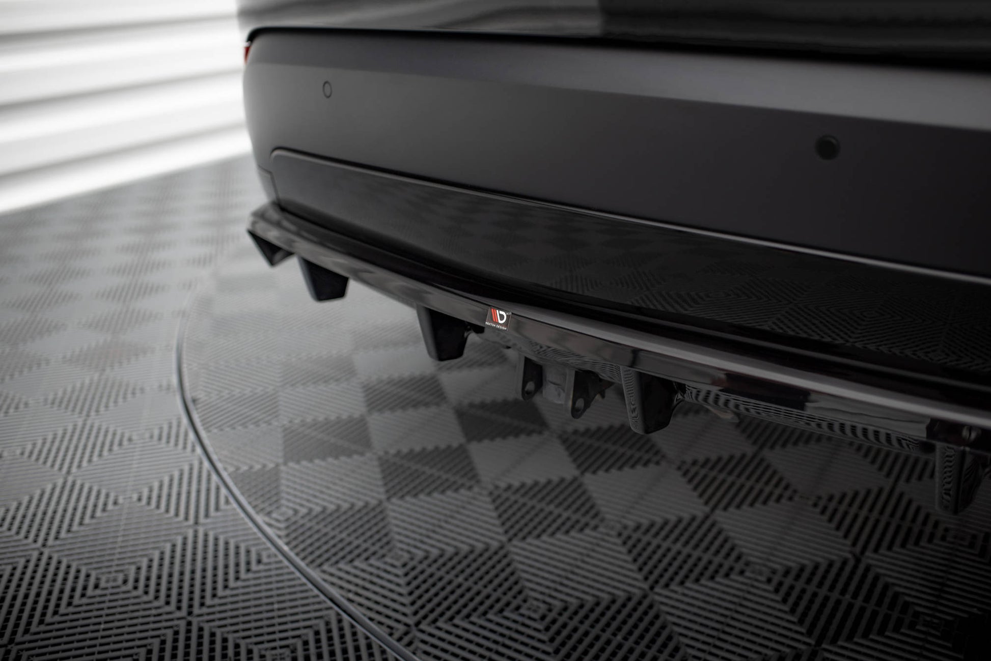 Maxton Mittlerer Diffusor Heck Ansatz DTM Look für Land Rover Discovery HSE Mk5 schwarz Hochglanz