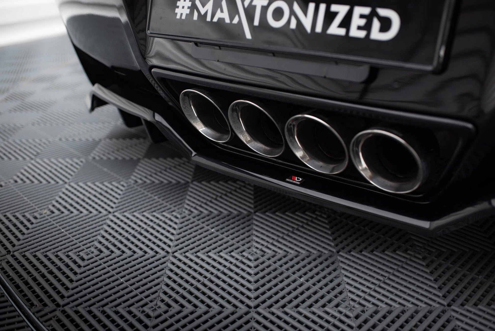 Maxton Mittlerer Diffusor Heck Ansatz DTM Look für + Heck Ansatz Flaps Diffusor für Chevrolet Corvette C7 schwarz Hochglanz