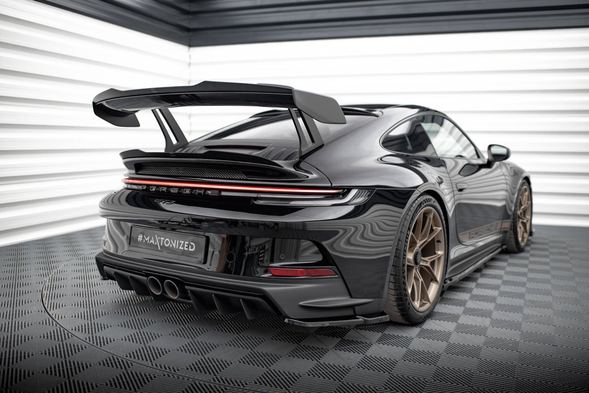 Maxton Höher Spoiler CAP für Porsche 911 992 GT3 schwarz Hochglanz