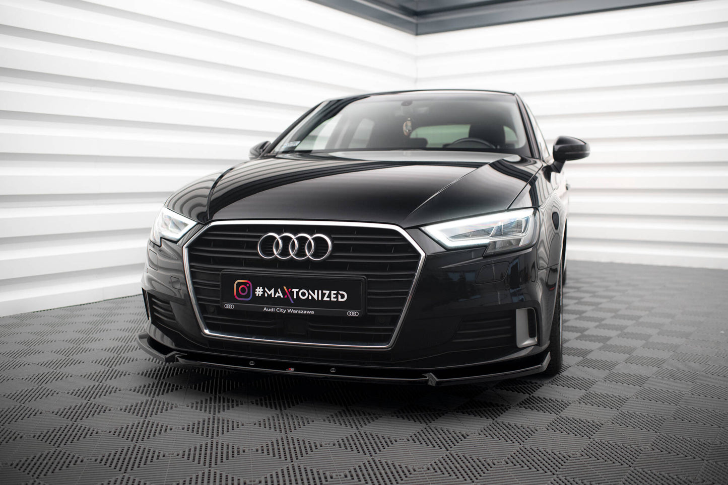 Maxton Front Ansatz V.1 für Audi A3 Sportback 8V Facelift schwarz Hochglanz