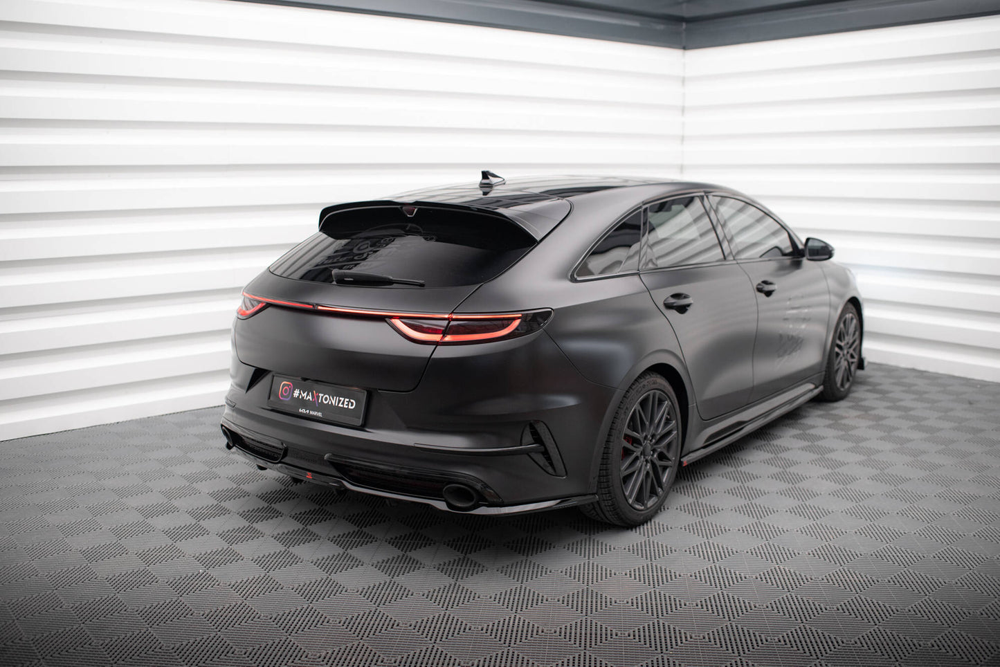 Maxton Mittlerer Diffusor Heck Ansatz DTM Look für Kia Proceed GT Mk1 Facelift schwarz Hochglanz