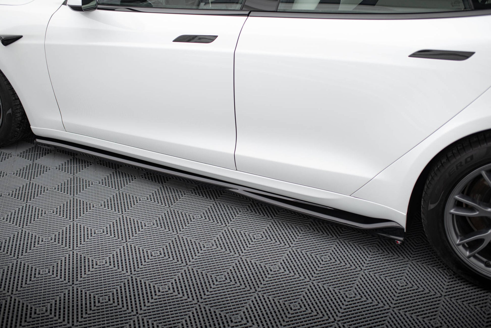Maxton Seitenschweller Ansatz für V.1 für Tesla Model S Plaid Mk1 Facelift schwarz Hochglanz