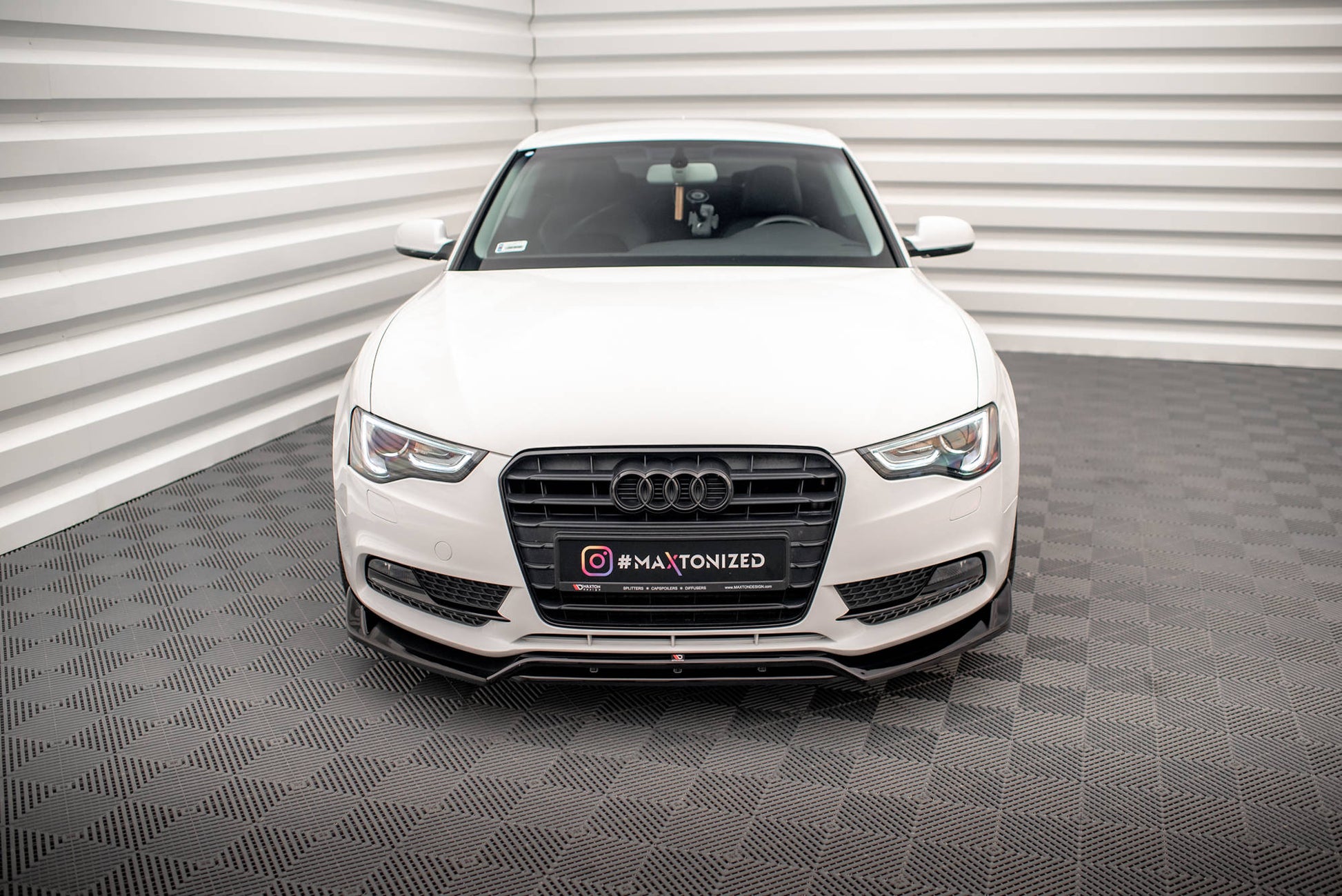 Maxton Front Ansatz V.2 für Audi A5 Coupe / Sportback 8T Facelift schwarz Hochglanz