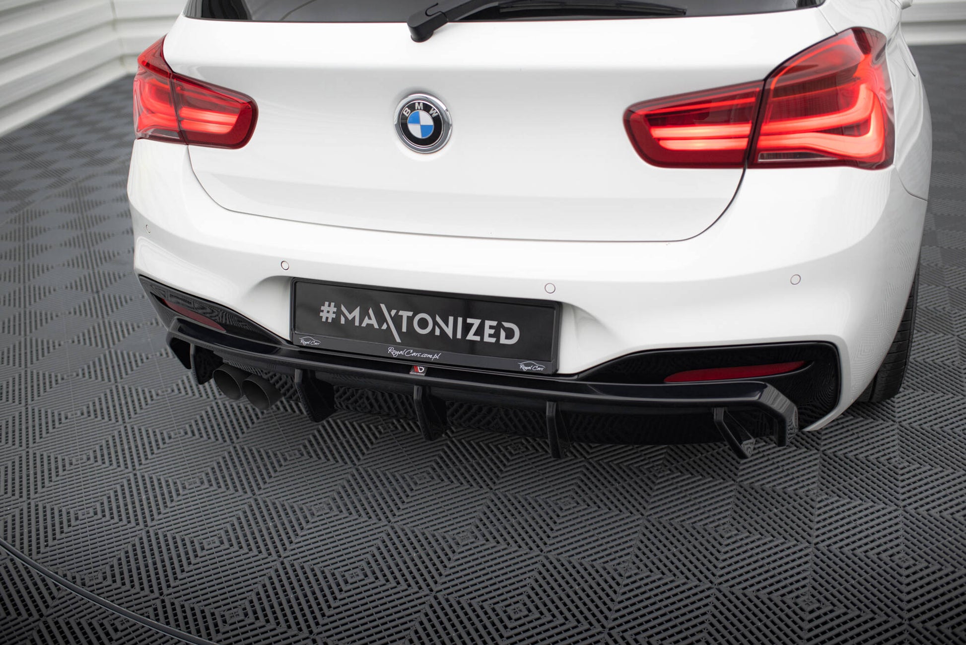 Maxton Diffusor Heck Ansatz für BMW 1er M-Paket F20 Facelift (Einseitige Doppelauspuffversion)