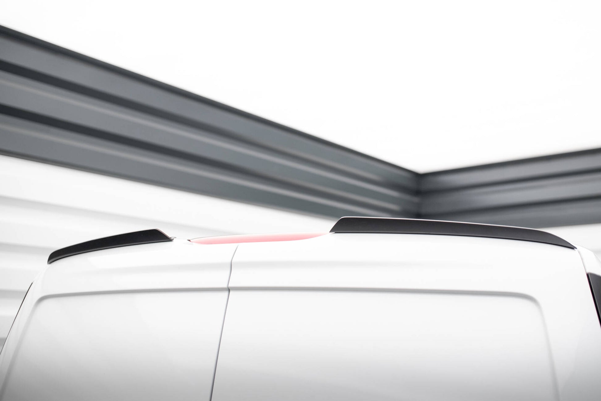 Maxton Spoiler CAP für Ford Transit Connect Mk2 Facelift schwarz Hochglanz