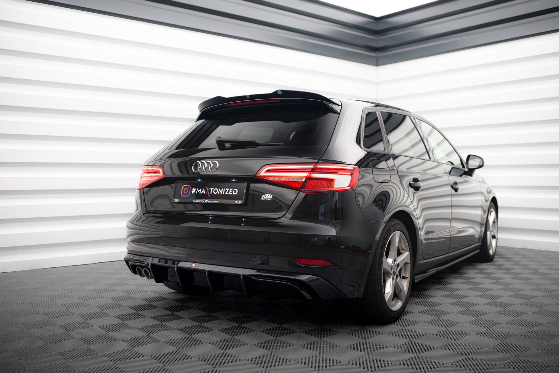 Maxton Spoiler CAP für Audi A3 Sportback 8V Facelift schwarz Hochglanz