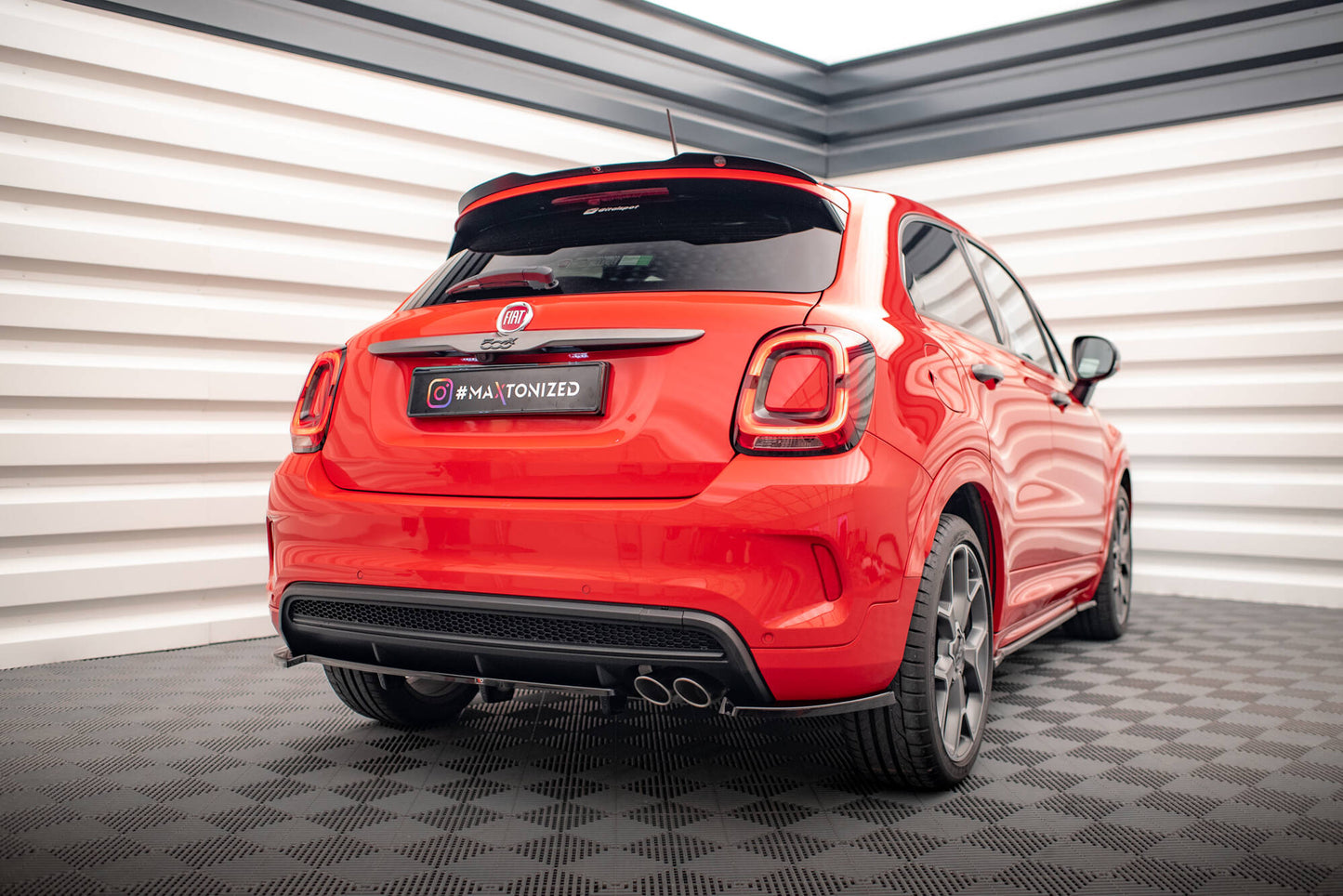 Maxton Mittlerer Diffusor Heck Ansatz DTM Look für Fiat 500X Sport Mk1 Facelift schwarz Hochglanz