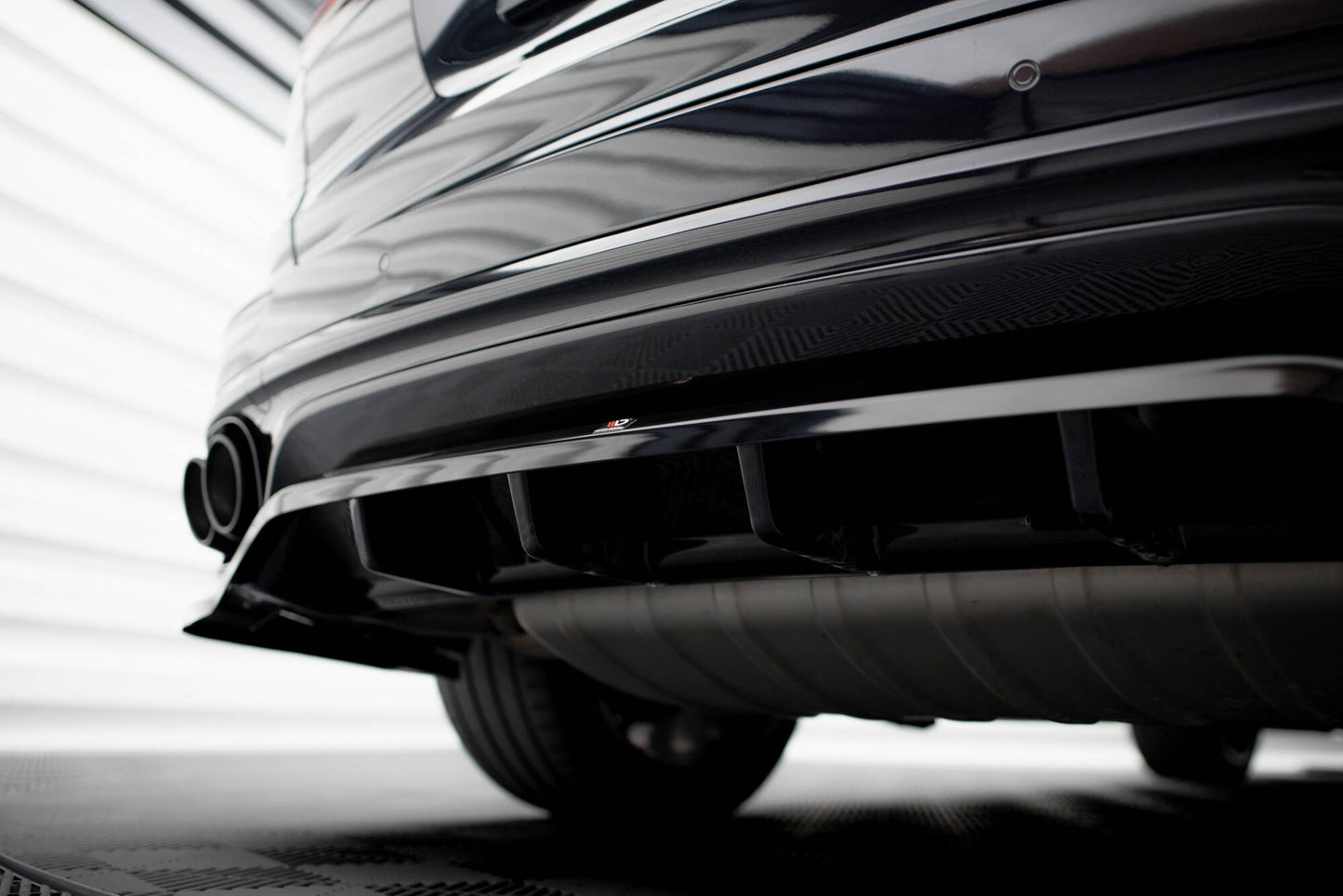 Maxton Mittlerer Diffusor Heck Ansatz DTM Look für Porsche Cayenne Mk2 Facelift schwarz Hochglanz