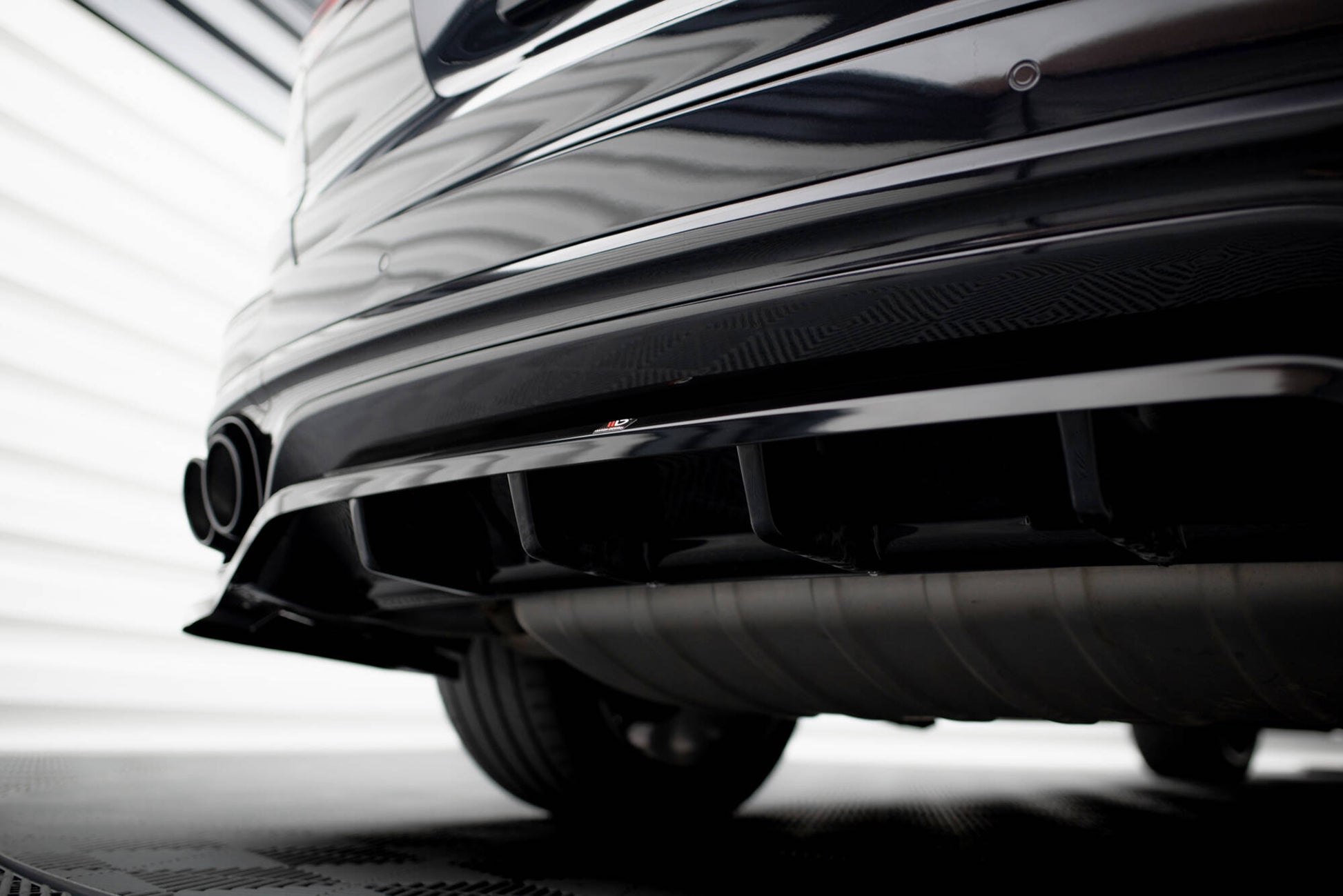 Maxton Mittlerer Diffusor Heck Ansatz DTM Look für Porsche Cayenne Mk2 Facelift schwarz Hochglanz