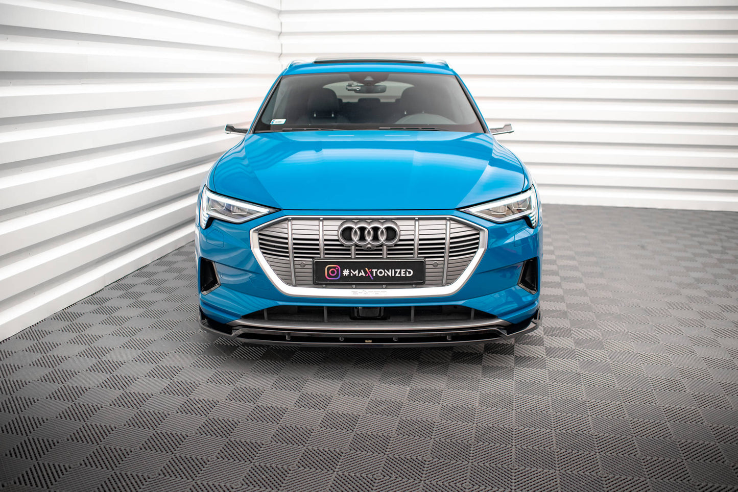 Maxton Front Ansatz V.2 für Audi e-tron schwarz Hochglanz