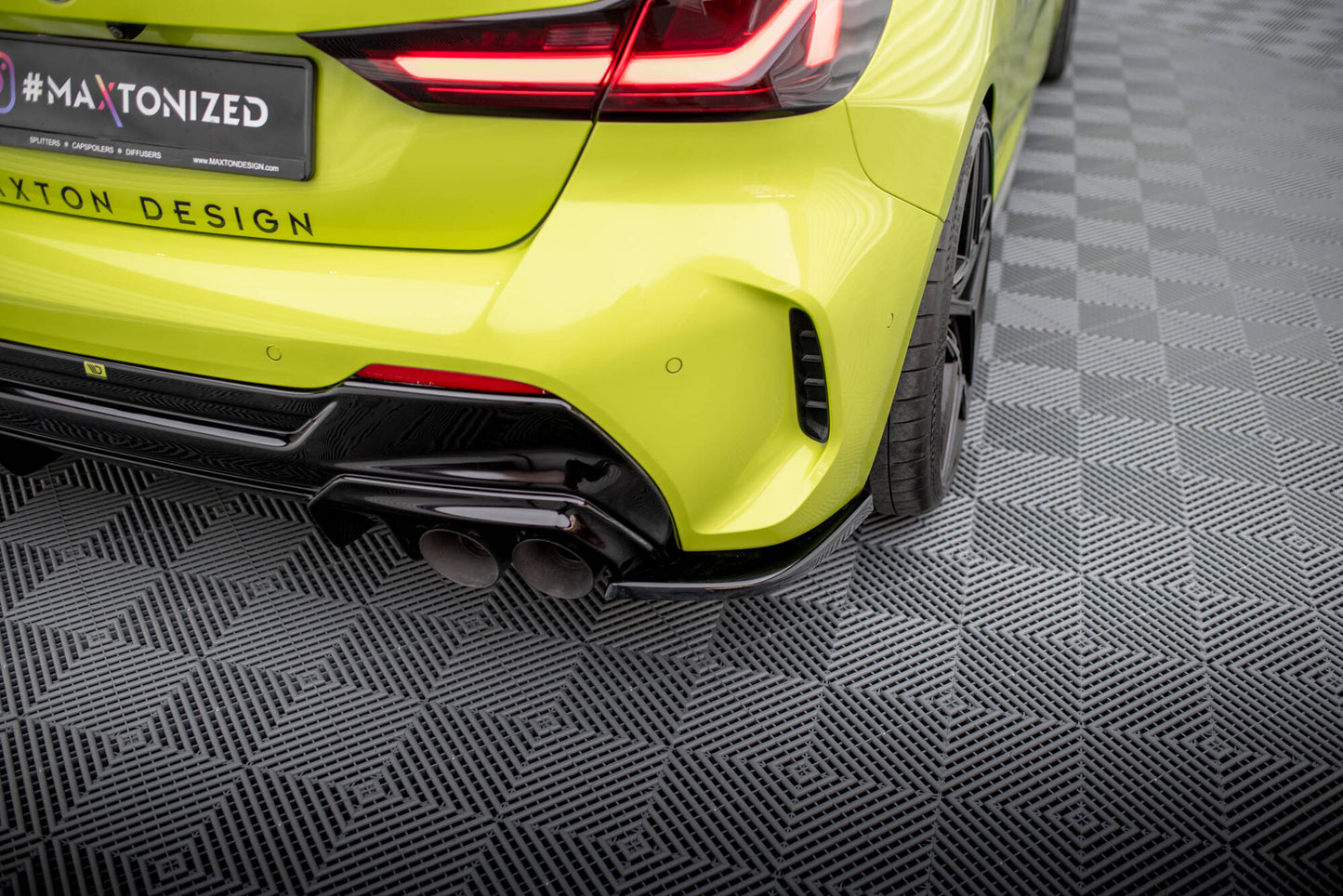 Maxton Heck Ansatz Flaps Diffusor V.1 für0 BMW 1er M-Paket / M135i F40 schwarz Hochglanz