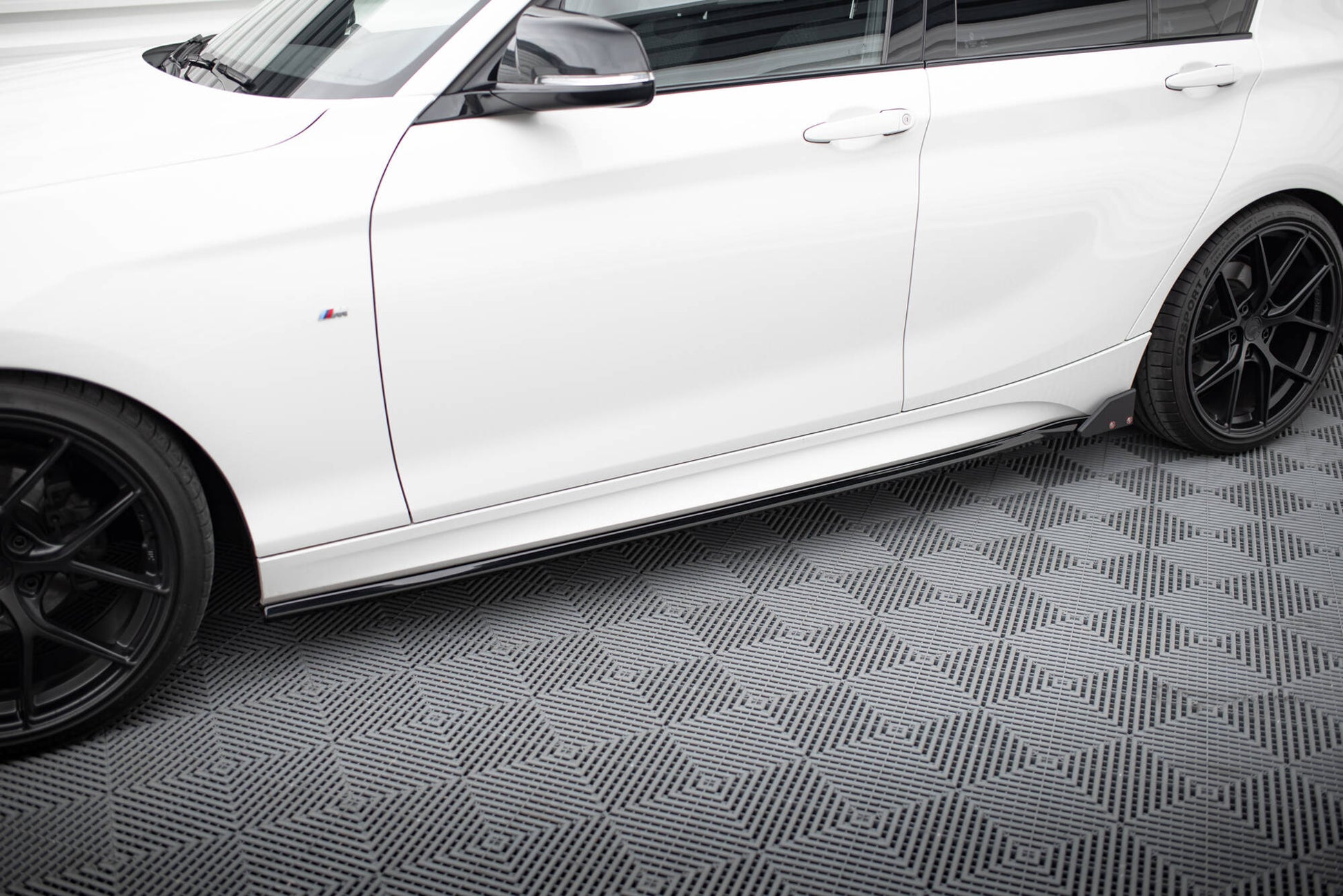 Maxton Seitenschweller Ansatz für V.4 + Flaps BMW 1er M-Paket / M140i F20 Facelift