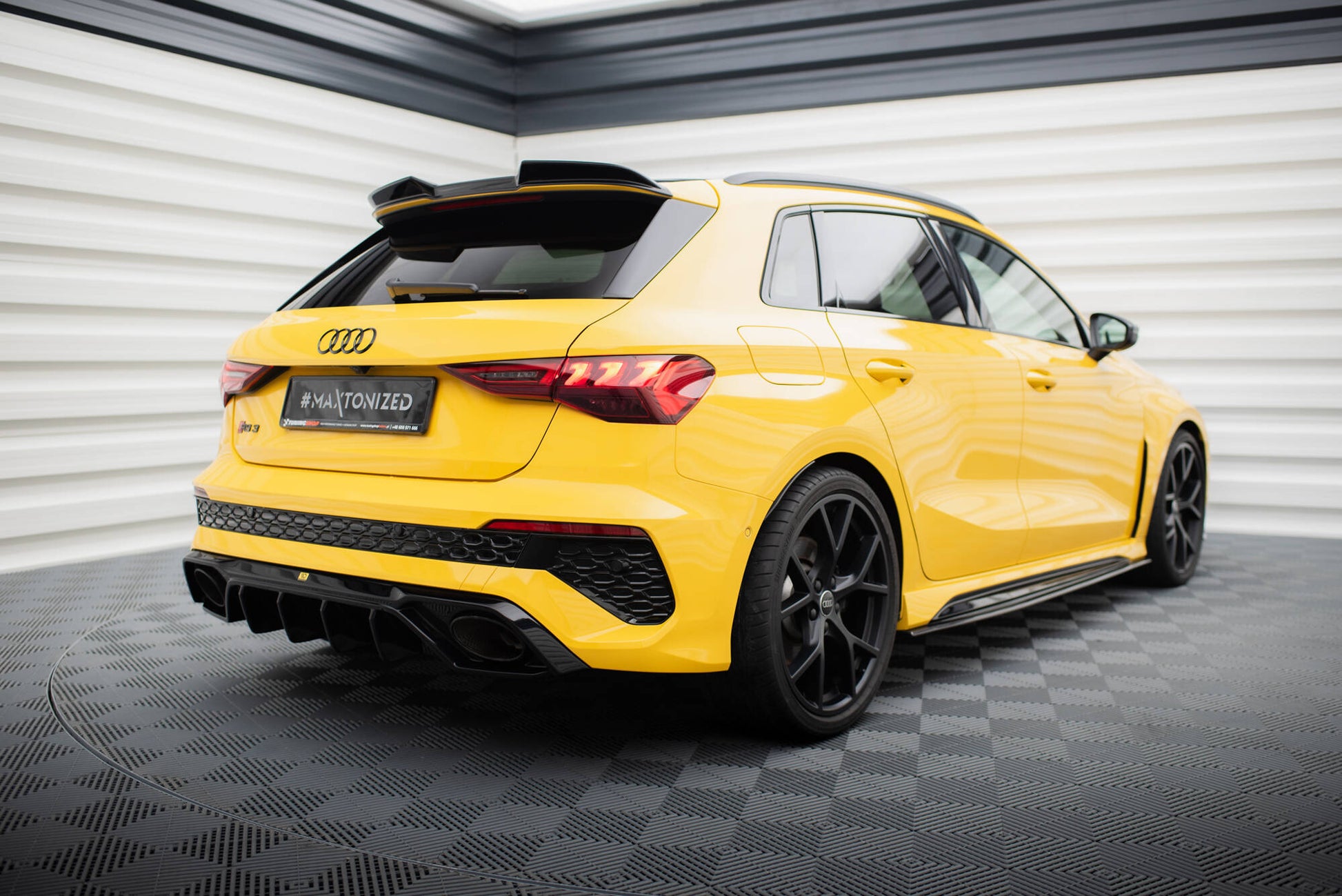 Maxton Spoiler CAP für 3D Audi RS3 / S3 / A3 S-Line Sportback 8Y schwarz Hochglanz