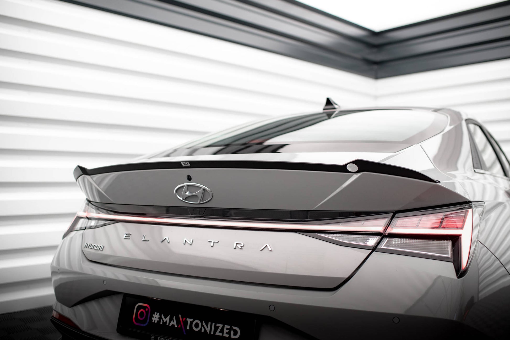 Maxton Spoiler CAP für Hyundai Elantra Mk7 schwarz Hochglanz